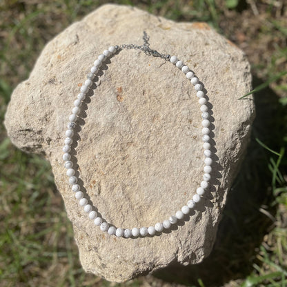 COLLIER PERLES HOWLITE