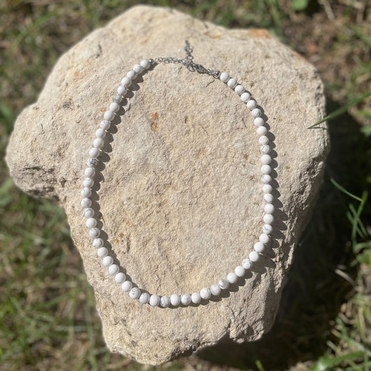 COLLIER PERLES HOWLITE
